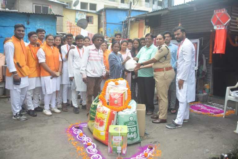 शांताबाई’ फेम संजय लोंढे यांच्या मदतीला धावला ‘विघ्नहर्ता’ सेवा मित्र मंडळ कृत विघ्नहर्ता वाद्य पथकाचा पुढाकार