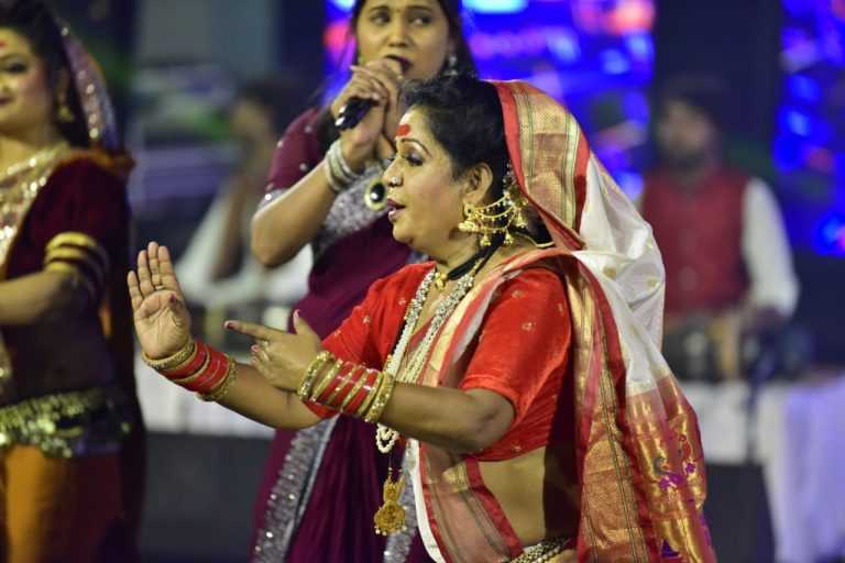 पुणे नवरात्रौ महोत्सवात अखंड बारातास धडाकेबाज लावणी महोत्सव