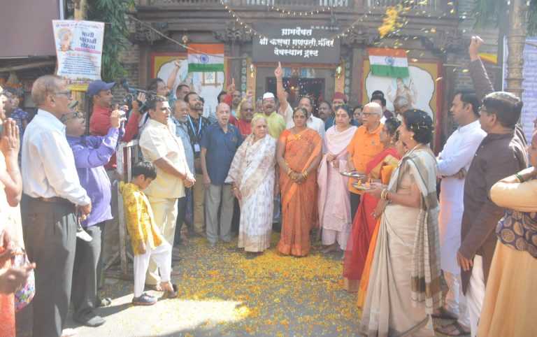 सैनिकांच्या वीरमातांंना पुष्पवृष्टी व भारतमातेच्या जयघोषात मानवंदना 