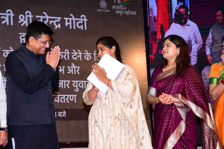 मुंबईतील रोजगार मेळाव्यात  395 उमेदवारांना केंद्र सरकारच्या नियुक्तीचे मिळाले पत्र