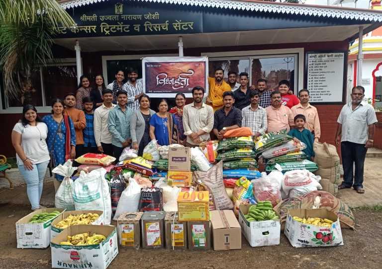 वादकांनी वादन करुन गोळा केला २ हजार किलो धान्यरुपी जोगवा