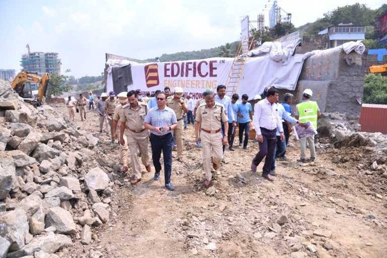 २०० मीटरचा परिसर आज  सायंकाळी ६ वाजता निर्मनुष्य करा;जिल्हाधिकाऱ्यांनी घेतला चांदणी चौक उड्डाणपूल कामाचा आढावा