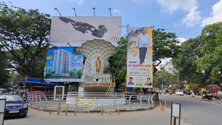 कोथरुडचे आमदार चंद्रकांत पाटील हे  भारतरत्न महर्षी कर्वे यांच्यापेक्षा मोठे आहेत का?
