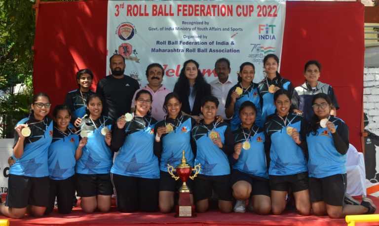 महाराष्ट्र संघ दुहेरी मुकुटाचा मानकरी