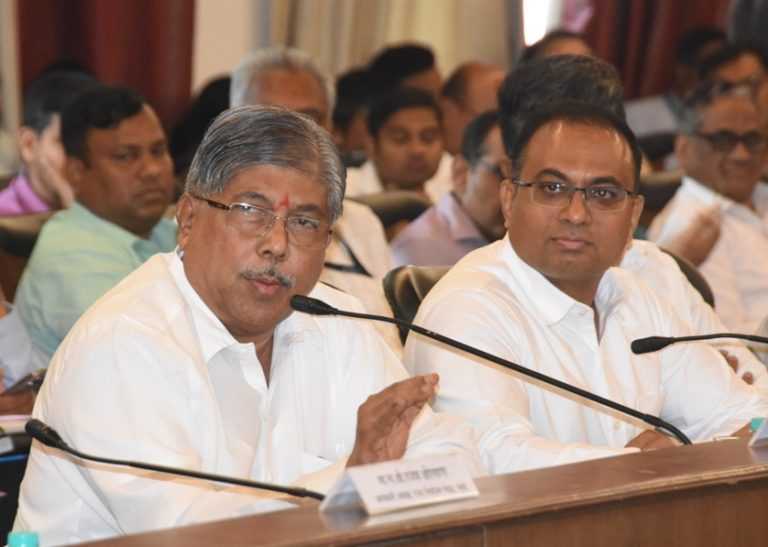 पुणे शहरातील ४०० किलोमीटर लांबीच्या रस्त्यांची दुरुस्ती करणार-पालकमंत्री