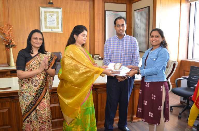 जिल्हा परिषदेत दिवाळी महोत्सवाचे उदघाटन