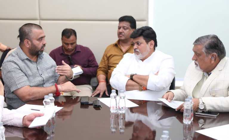 चाकण औद्योगिक क्षेत्र परिसरातील वाहतूक समस्या सोडविण्याला प्राधान्य-उद्योगमंत्री