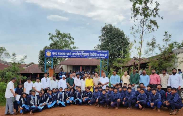 दुर्गम भागात विपरीत परिस्थितीत शिक्षण घेणाऱ्या विद्यार्थिनी खऱ्या सावित्रीच्या लेकी – संदीप खर्डेकर