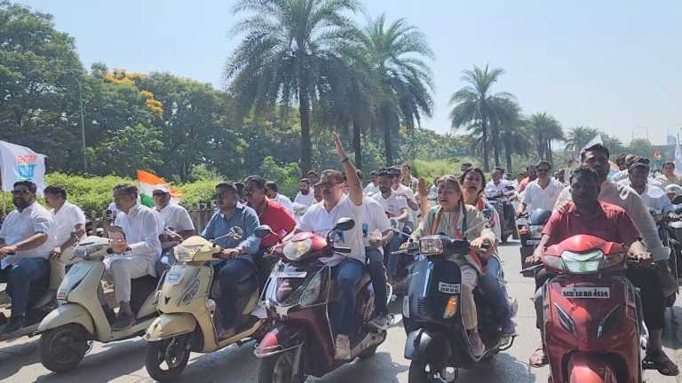  देशातील विषमतेचे वातावरण नष्ट करण्यासाठी भारत जोडो यात्रेच्या समर्थनार्थ पुणे काँग्रेसच्या वतीने मोटार सायकल रॅली