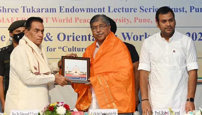 नव्या शैक्षणिक धोरणामुळे प्राध्यापकांच्या नोकरीवर गदा येणार नाही-  महाराष्ट्राचे उच्च व तंंत्रशिक्षण मंत्री चंद्रकांत पाटील यांचे आश्वासन