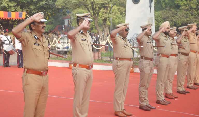 पुणे शहर पोलिसांची मुंबई २६/११ च्या हल्ल्यातील शहिदांना मानवंदना 