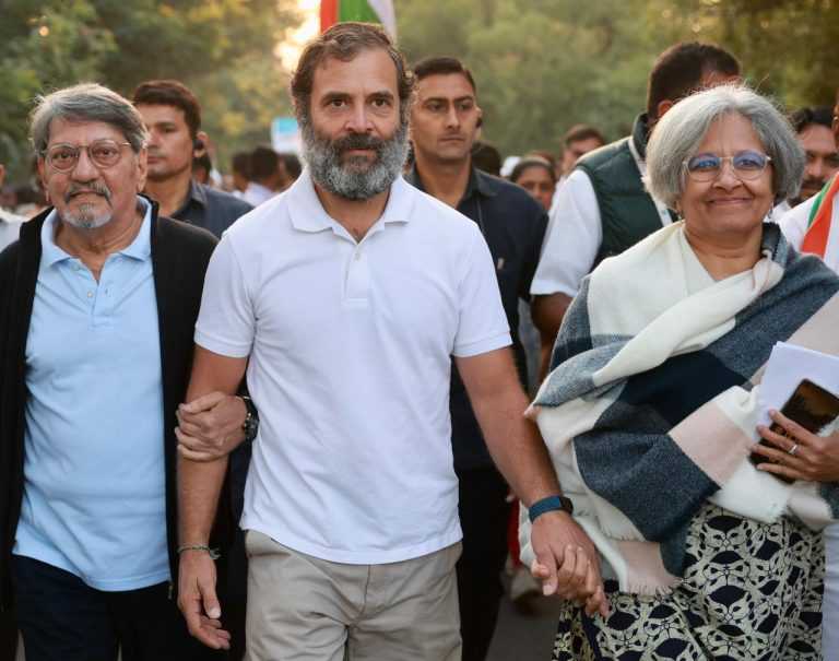 पुण्यातून अमोल पालेकर, संध्या गोखले ‘भारत जोडो’ यात्रेत राहुल गांधींसमवेत सहभागी