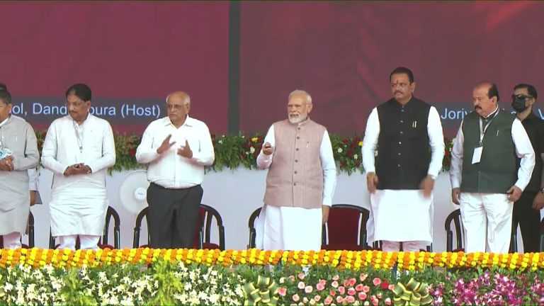 पंतप्रधान नरेंद्र मोदी यांनी गुजरात मध्ये जांबुघोडा येथे 860 कोटी रुपयांहून अधिक खर्चाच्या प्रकल्पांची पायाभरणी केली