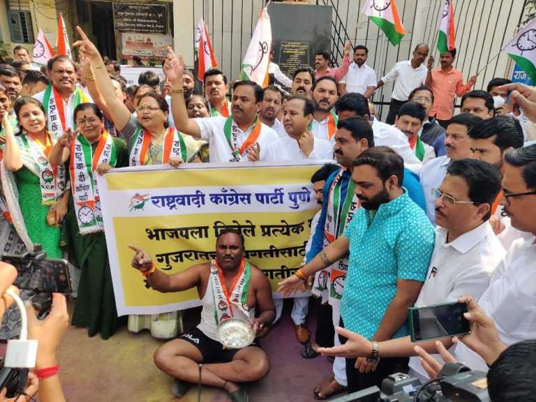 “शिंदे फडणवीसांच्या स्वप्नातील महाराष्ट्रात तरुणांनी केवळ आरत्या, मोर्चे, दहीहंडी, आणि फटाके फोडणे हेच करायचे का …?  प्रशांत जगताप यांचा सवाल