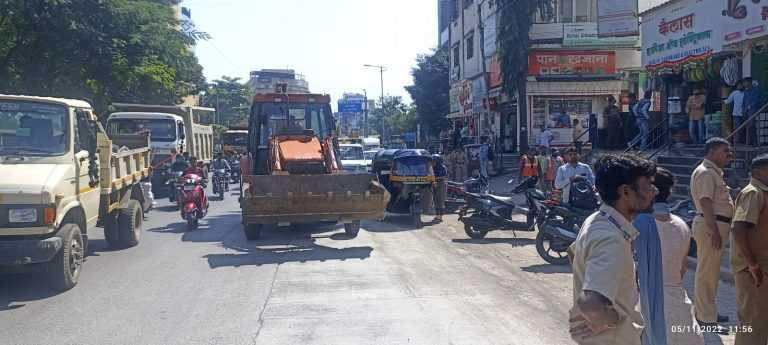 इमारतीचे फ्रंट,साईड मार्जिन असतात कशाला ? अतिक्रमणे करायला ? बाणेरमध्ये धडक कारवाई सुरु..