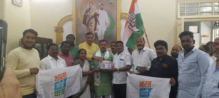 भारत जोडो यात्रेसाठी पुण्यातील शक्ती स्थळांवरून काँग्रेसच्या वतीने मातीचे संकलन.