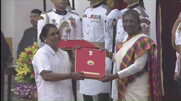 महाराष्ट्रातील तीन परिचारिकांना राष्ट्रीय ‘फ्लॅोरेन्स नाइटिंगेल’ पुरस्कार प्रदान