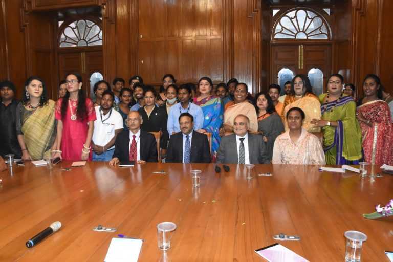 निवडणूक आयोगाने साधला तृतीयपंथीय समुदायातील मतदारांशी संवाद