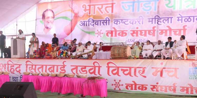 आदिवासींना जल, जंगल, जमीन बरोबरच शिक्षण व आरोग्याचेही अधिकार मिळाले पाहिजेत : राहुल गांधी