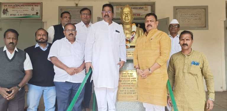 स्व. यशवंतराव चव्‍हाण यांच्या पुण्यतिथी:पुणे शहर जिल्हा काँग्रेस कमिटीतर्फे आदरांजली अर्पण.