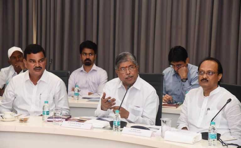 कालव्यांशेजारील विहिरींना पाणीपट्टी माफ करण्याचा प्रस्ताव कृष्णा खोरे विकास महामंडळाने शासनाकडे पाठवावा- पालकमंत्री