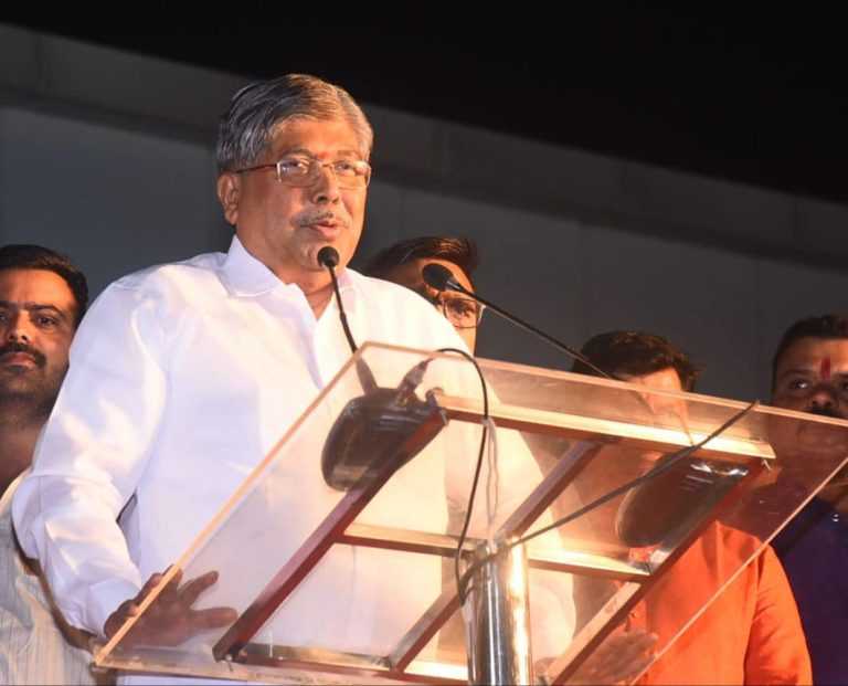 लोकप्रतिनिधींनी मतदारसंघात कुटुंबप्रमुख म्हणूनच काम करावे-संसदीय कार्यमंत्री चंद्रकांत पाटील