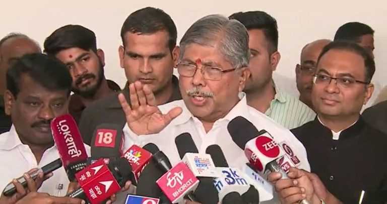 खाेक्यांच्या नावाने टीका करणाऱ्यांचे खाेक्यांचा वापर काेणी केला याबाबतचे माझ्याकडे दहा विषय,आगामी काळात ते पुढे येतीलच -मंत्री चंद्रकांत पाटील