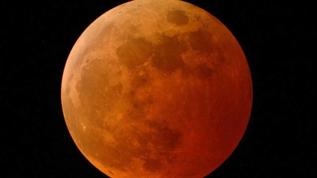 येत्या मंगळवारी, 08 नोव्हेंबर 2022 रोजी (कार्तिक 17, शके 1944) खग्रास चंद्रग्रहण