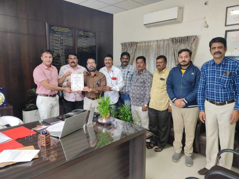 पीएमपी अध्यक्ष ओम प्रकाश बकोरिया यांचेकडून नाट्य सेवा संघातील कलाकारांचे अभिनंदन