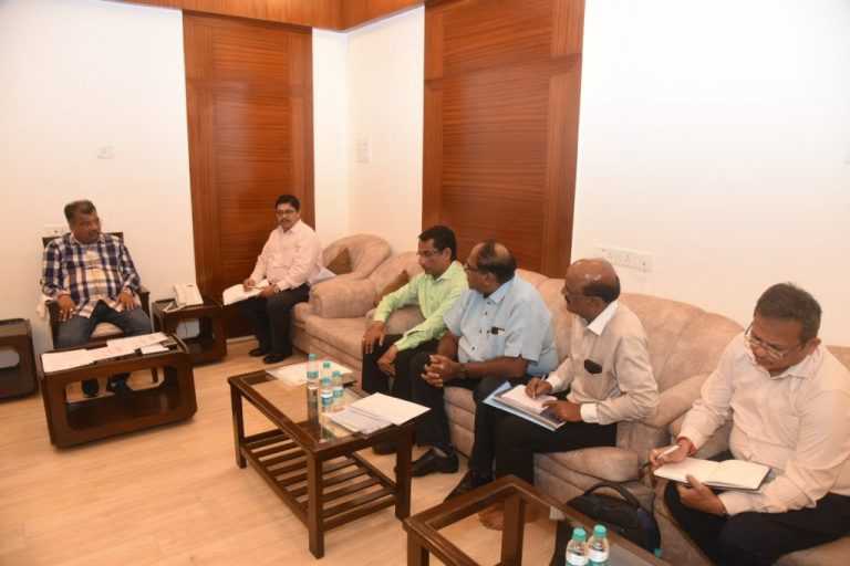 कोकणातील सर्व रेल्वेस्थानकांचा कायापालट करणार – सार्वजनिक बांधकाम मंत्री रवींद्र चव्हाण