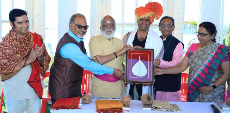 दिग्दर्शक दिग्पाल लांजेकर यांचा ‘गुरुकुल’ पुरस्काराने  सन्मान