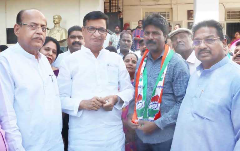 राष्ट्रवादी काँग्रेसचे ज्येष्ठ नगरसेवक सुनील गोगले यांचा बाळासाहेब थोरात यांच्या उपस्थितीत  काँग्रेस पक्षामध्ये प्रवेश
