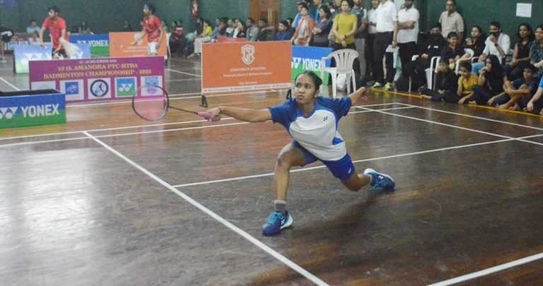 अनन्या गाडगीळला दुहेरी मुकुट