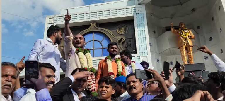 चंद्रकांत पाटील यांच्यावर शाईफेक करणाऱ्यांना जामीन:जल्लोष करुन काढली मिरवणूक, 10 पोलिसांचे निलंबन मागे