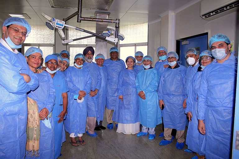 ससून हॉस्पिटलला ५० लाखाची अद्ययावत उपकरणे प्रदान