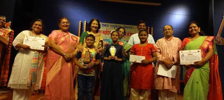 मोबाइलमुळे कुटुंबातील संवाद संपत चालला आहे-शास्त्रीय संगीत गायीका मंजिरी आलेगावकर