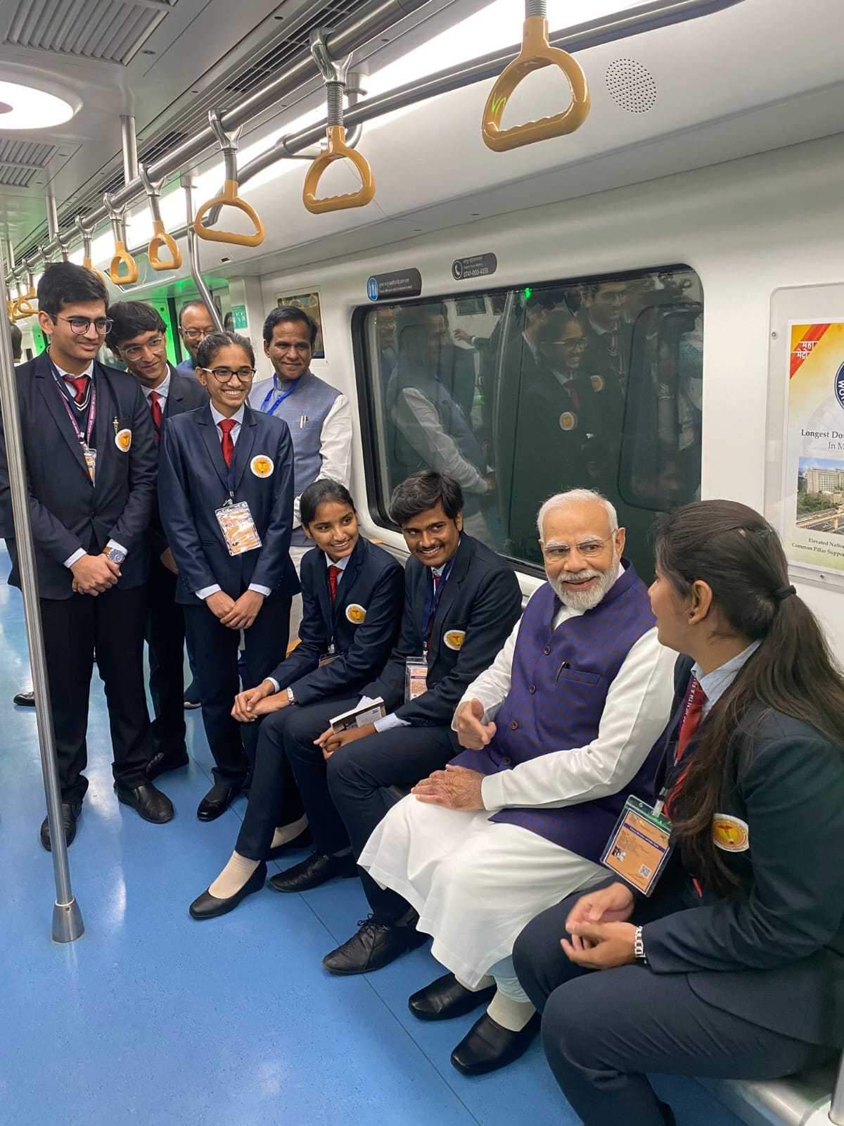 प्रधानमंत्री नरेंद्र मोदी यांचा ‘फ्रीडम पार्क ते खापरी’ दरम्यान मेट्रोने प्रवास