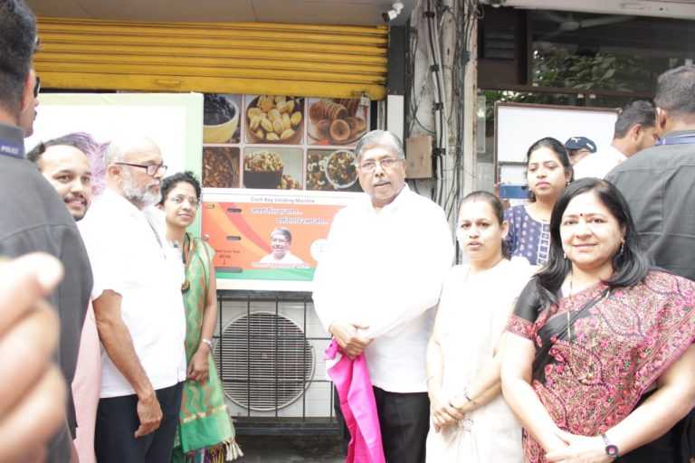 कोथरूडमध्ये अल्पदरातील कापडी पिशव्यांच्या मशिनचे लोकार्पण