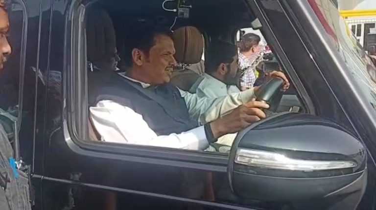 स्टेअरिंग उपमुख्यमंत्र्यांच्या हाती:शिंदे, फडणवीसांकडून समृद्धी महामार्गाची पाहणी; नागपूर ते शिर्डी एकाच गाडीने प्रवास