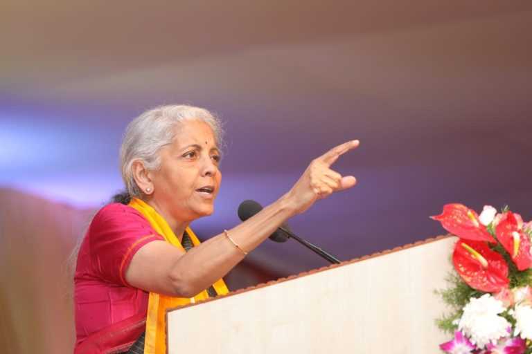 गेल्या दोन दशकात, भारताने टंचाईपासून समृद्धतेकडे प्रवास केला आहे- केंद्रीय अर्थमंत्री निर्मला सीतारामन