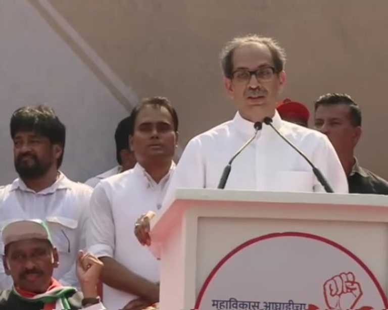 मुंबईशी खेळाल, तर आगडोंब उसळेल; महाविकास आघाडीच्या महामोर्चात उद्धव ठाकरेंचा घणाघात
