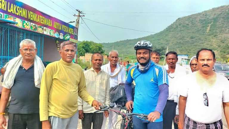 पर्यावरणाचा संदेश देण्यासाठी तरुणाचा पुणे ते तिरुपती सायकल प्रवास
