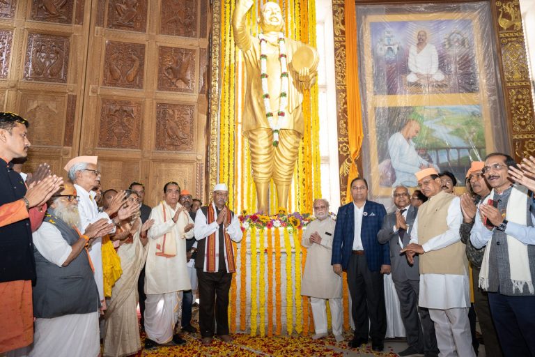 राष्ट्रसंत तुकडोेजी महाराज व गाडगेबाबा  भारतीय संस्कृतीचे खरे रक्षक