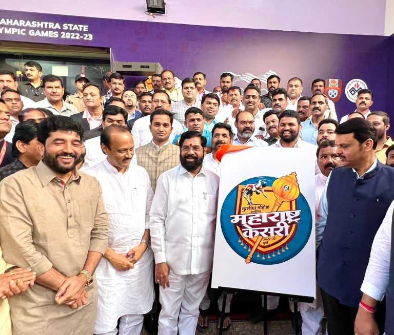 मुख्यमंत्री-उपमुख्यमंत्र्याचा शुभहस्ते ‘महाराष्ट्र केसरी’च्या लोगोचे अनावरण