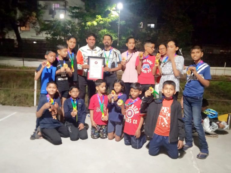 पुण्यातील १६ जणांची एक्सट्रीम बुक ऑफ वर्ल्ड रेकॉर्ड मध्ये नोंद.