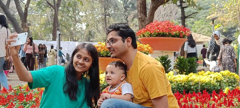 एम्प्रेस गार्डन मध्ये पुष्प प्रदर्शनास नागरिकांची अलोट गर्दी