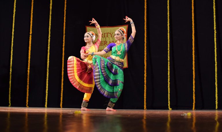 मधुरा चौकसकर आणि रिया बोगावतच्या अरंगेत्रमने प्रेक्षक मंत्रमुग्ध