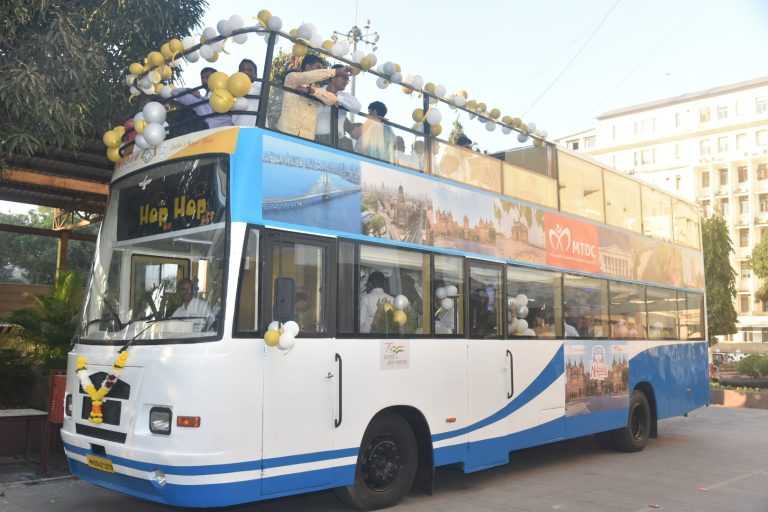 मुंबईत हॉप ऑन – हॉप ऑफ बस सेवेचा शुभारंभ