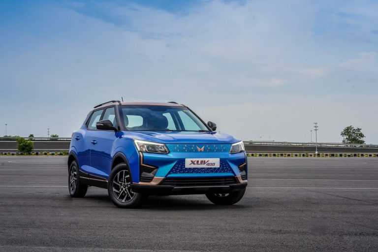 महिंद्राची पहिली सी-सेगमेंट इलेक्ट्रिक एसयूव्ही, मौज आणि वेग दोन्ही देणारी एक्सयूव्ही ४००; किंमत १५.९९ लाख रुपयांपासून पुढे.