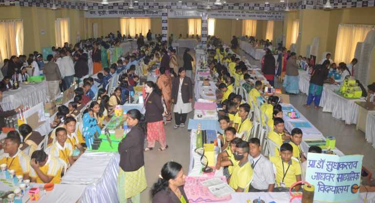 विज्ञानप्रेमींनी अनुभवली विज्ञानाच्या दुनियेची अनोखी सफर